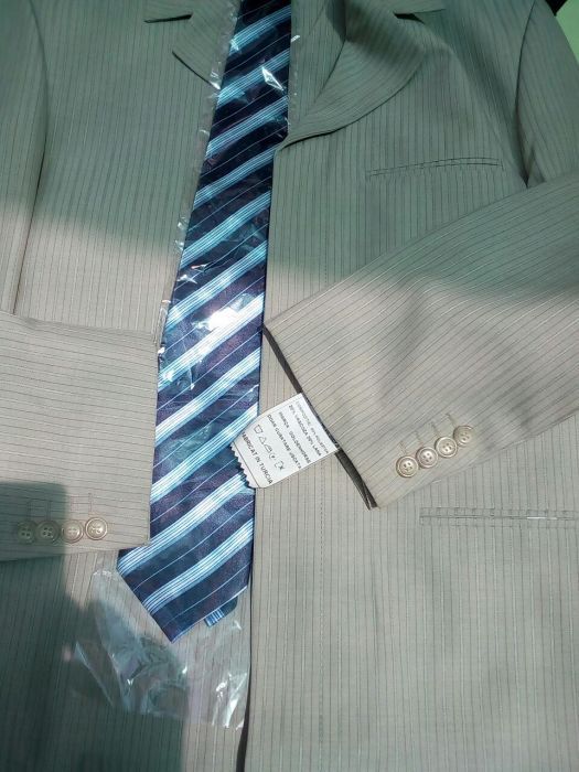 Costume noi cu etichete