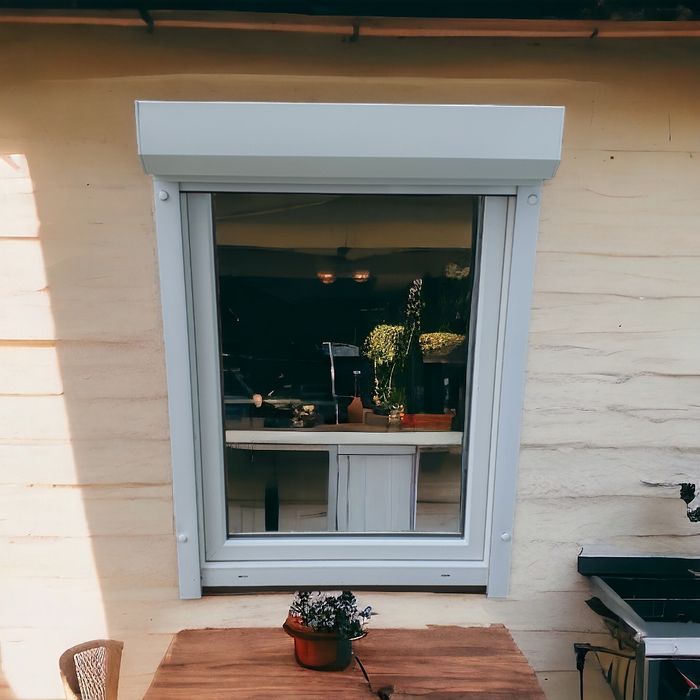 Geam  termopan pvc cu rolete disponibil pe stoc