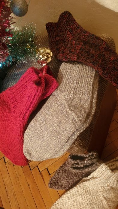 Ciorapi din lana draguti, lucrati manual, dama si barbat