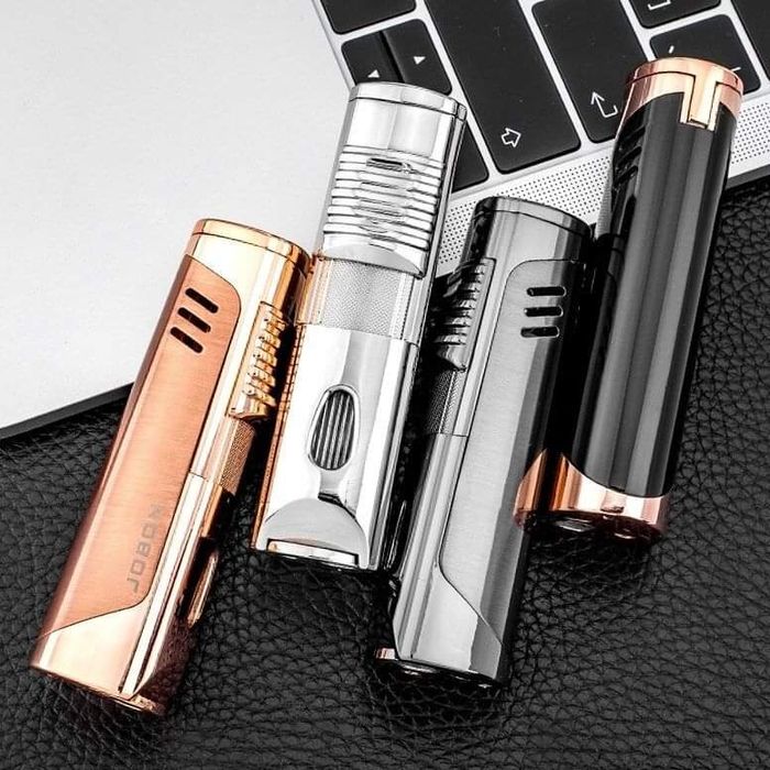 Луксозна метална запалка за пури  (4 цвята)
Пламък тип-троен джет
В