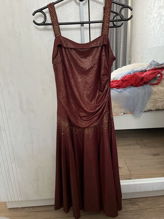 Платья, два варианта по 1000