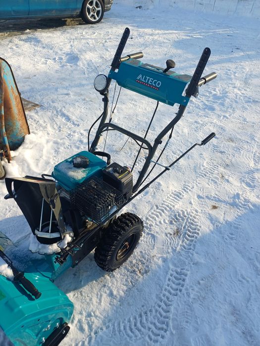 Продам снегоуборщик почти новый
