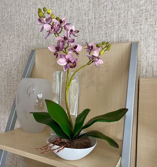 Искусственная орхидея для интерьера