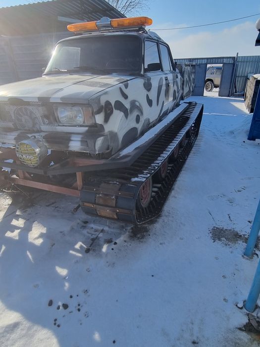 Вездихот гусеничный тягачи.