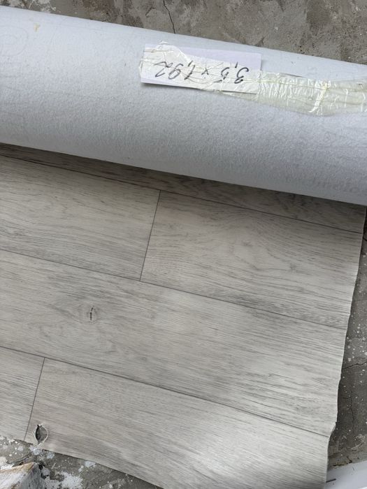 Продам Линолеум на балкон .