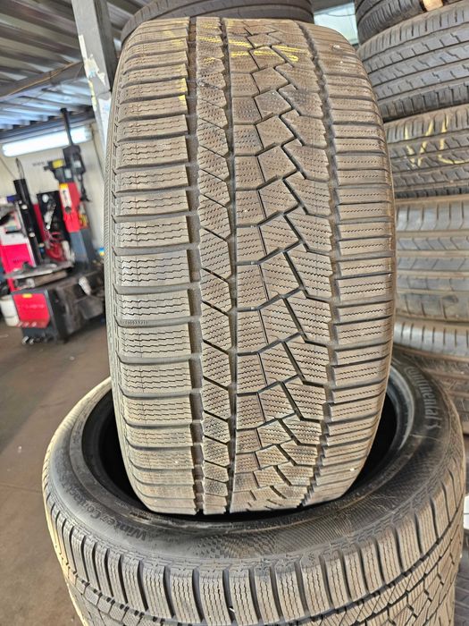 275/40R22 Continental