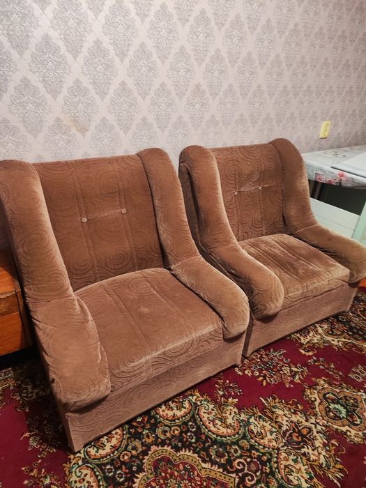 Мебель отдам даром.