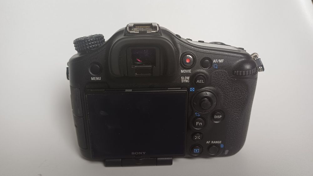 Sony Alpha a99 (SLT-A99) — это флагманская полнока