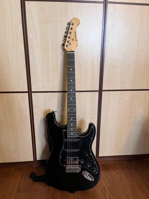 Продам электро гитару Levinson