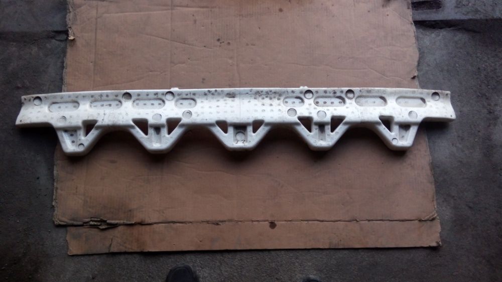 Наполнитель бампера RX 300.