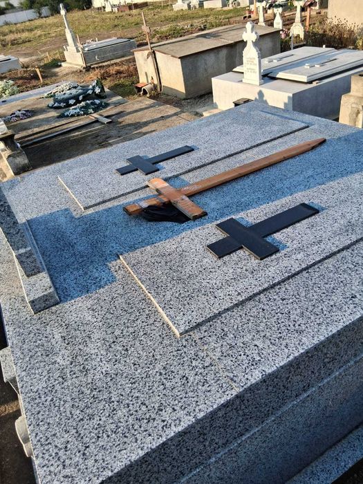 Executam lucrari din monumente funerare din granit,marmura,mozaic,marmura venetiana