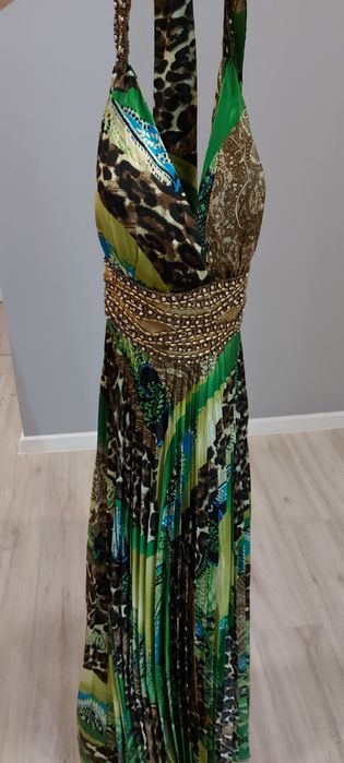 Платье яркое, нарядное