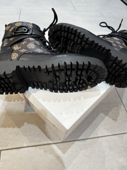 Къси ботуши\ кубинки Guess