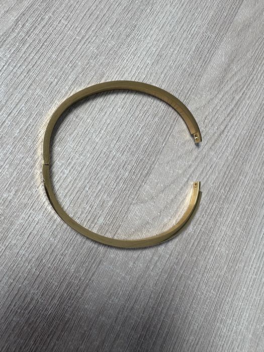 Браслет на женскую руку