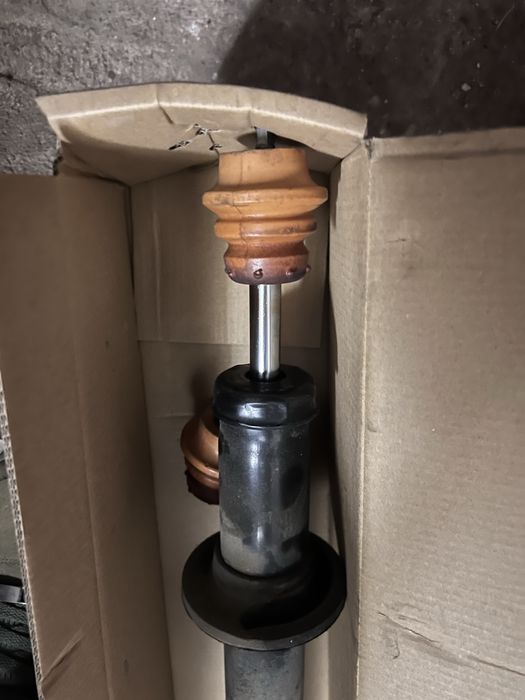 Амортисьор Jeep Grand Cherokee WK2