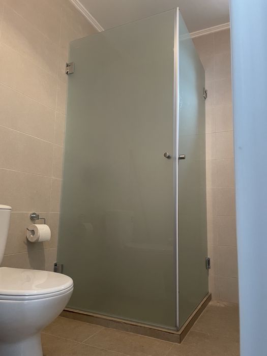 Cabina dus, paravan sticla, usi din sticla