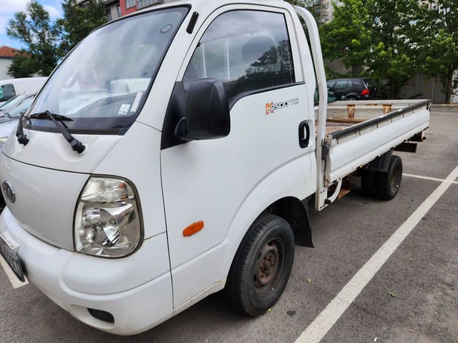 Давам под наем камион Киа К2500 бордово