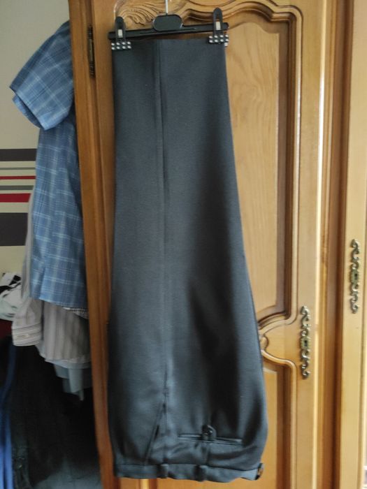 Pantaloni barbati, modele diferite, marimi diferite, nunate diferite