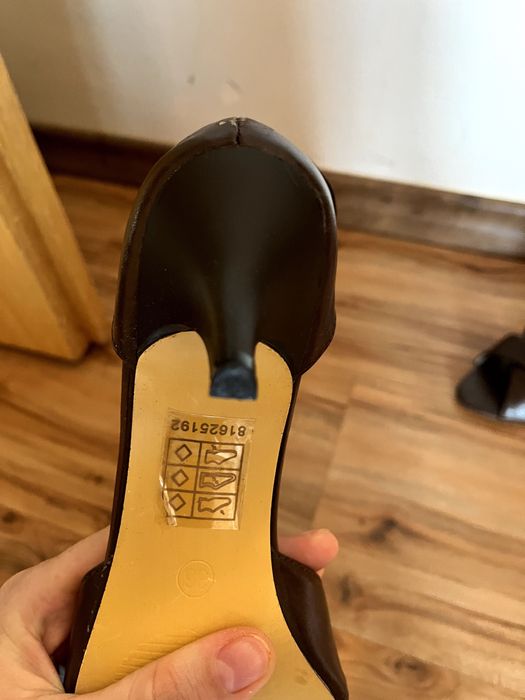 Тъмно кафеви сандали с каишка Gioia