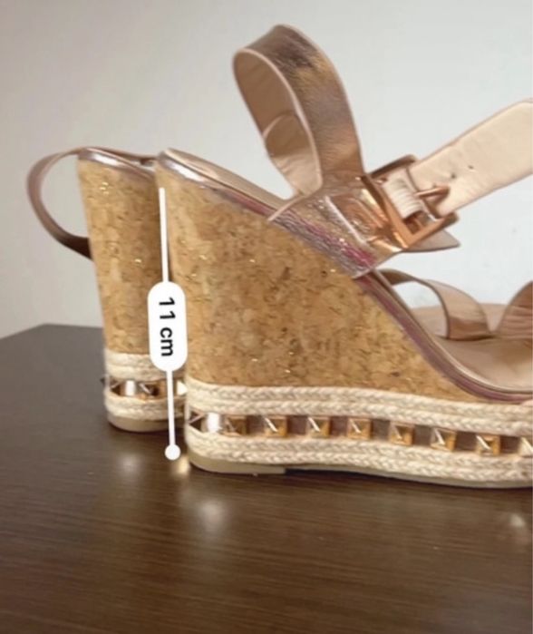 Sandale cu platforma