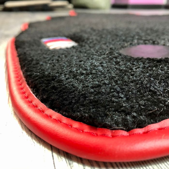 Оригинальные ворсовые коврики на BMW