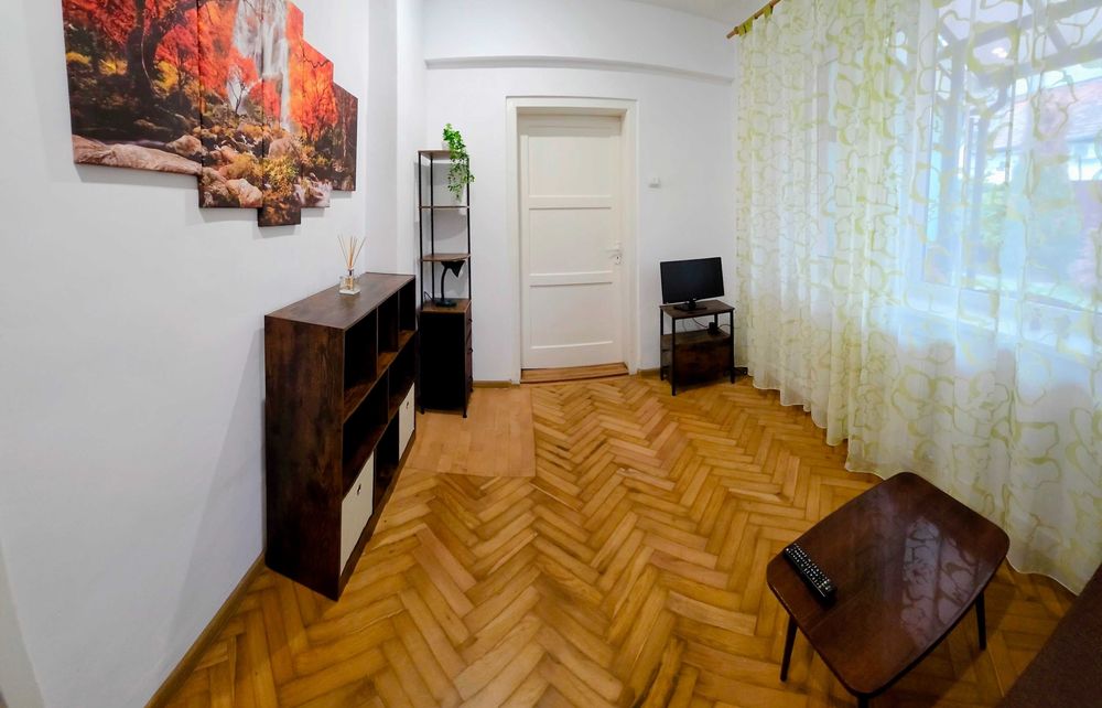 Inchiriez ap 2 camere in zona semi-centrala, la casa