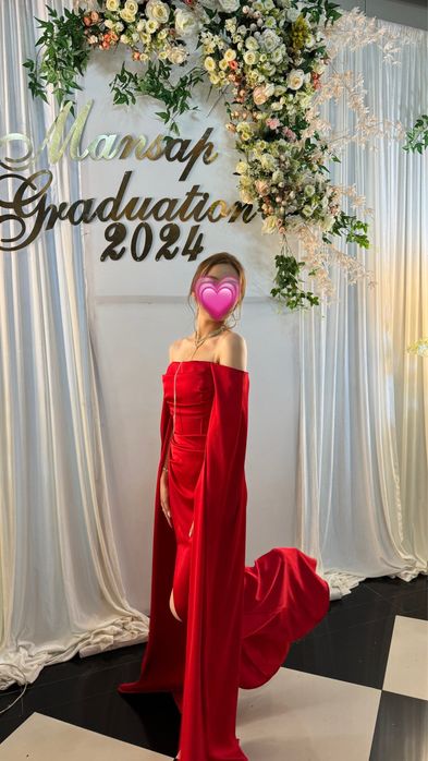 Уникальное красное платье