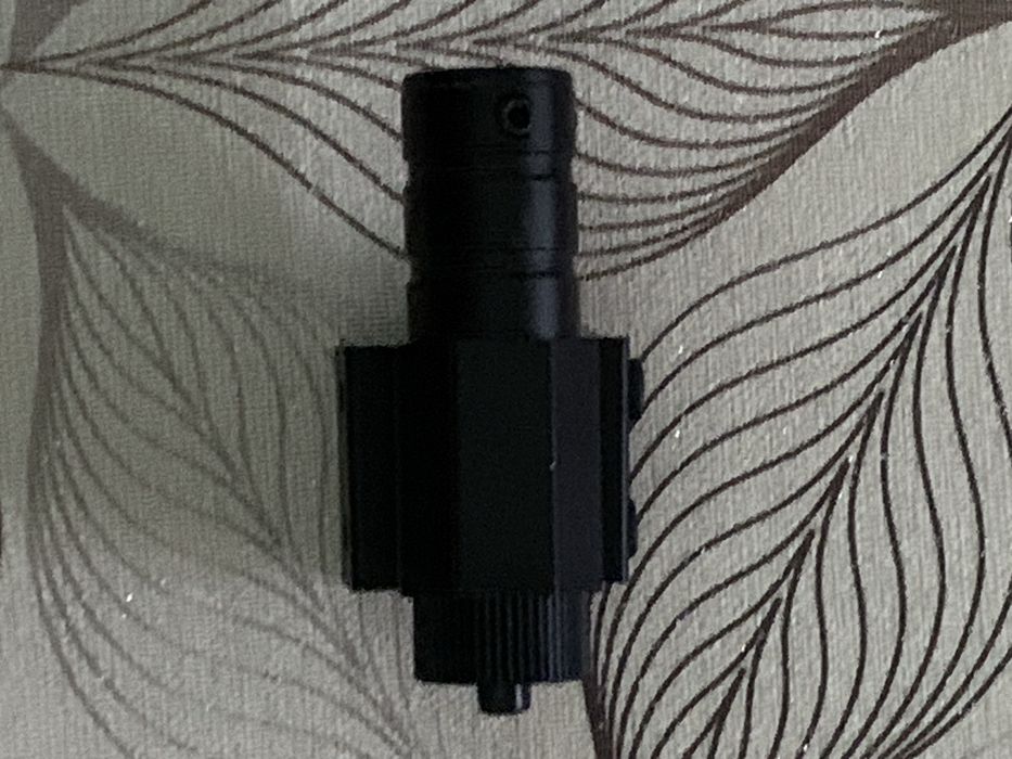 Лазерен прицел с червена точка