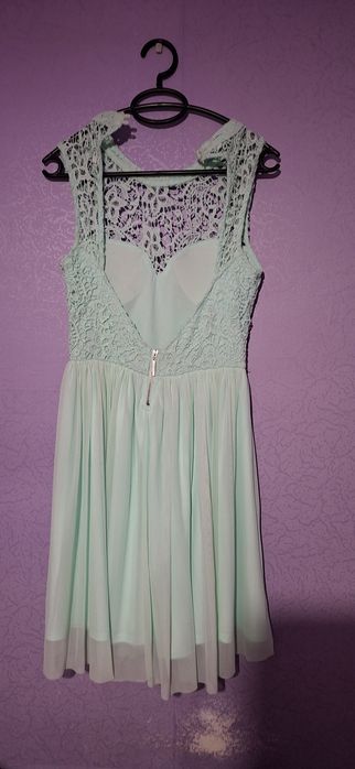 Елегантна дамска рокля с дантела – цвят мента