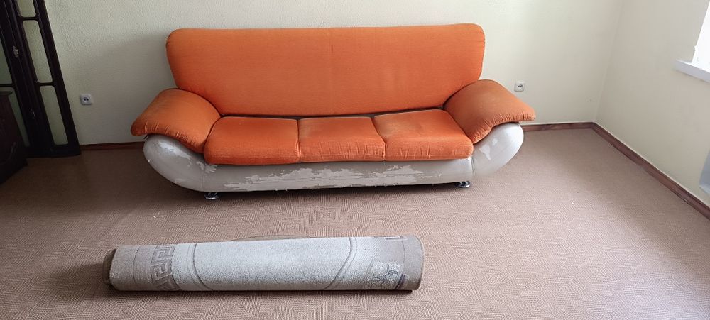 Отдам даром диван с креслом