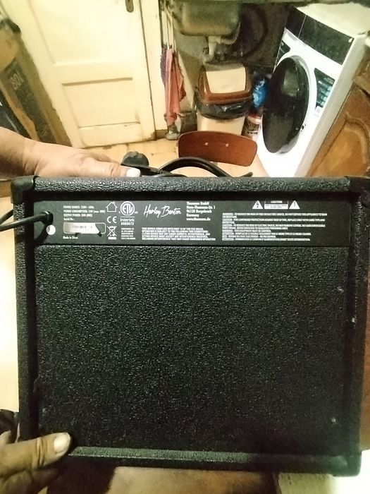 Vând   ampficator de chitara