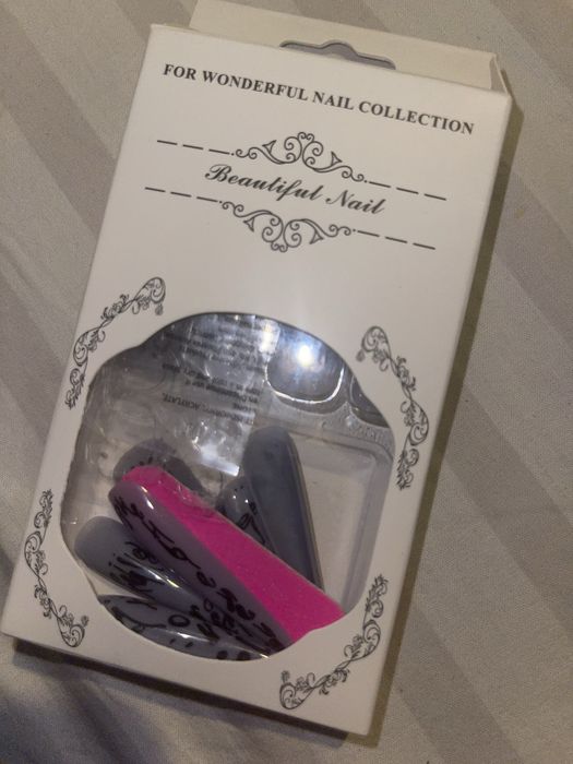 Gene si unghii false - 40 de lei