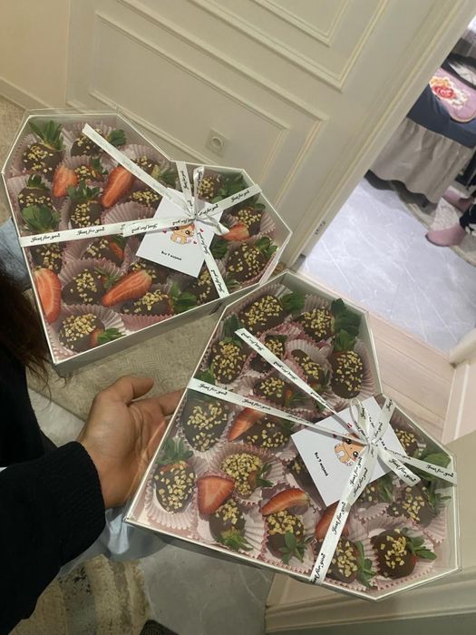 Клубника в шоколаде Астана