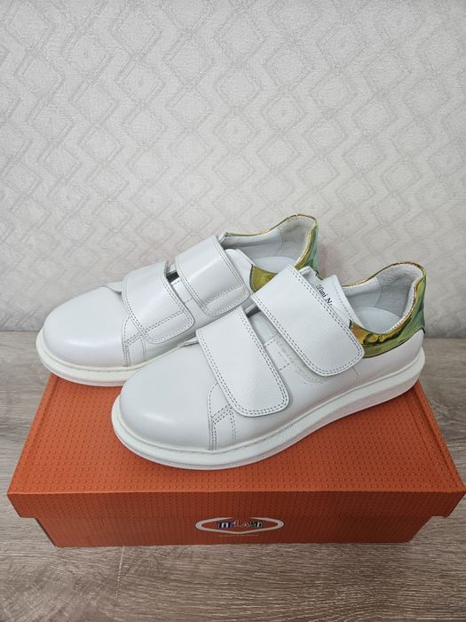 Кроссовки Tiffany  новые 38р