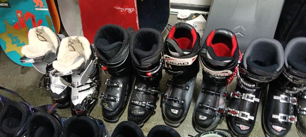 Продавам ски и сноуборд обувки ,калъфи