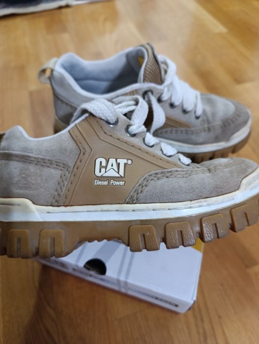 Vând sneakers Caterpillar femei