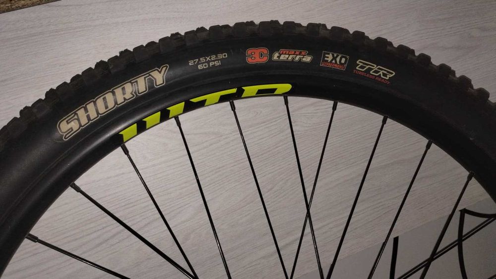 Vând Roată Față WTB 27.5, Ghidon si Pipa Kona si Pedale Nukeproof