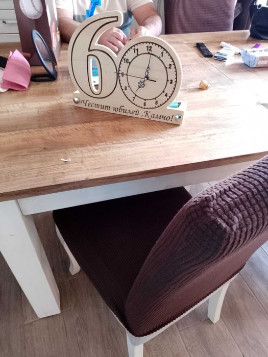 Стенен часовник от дърво