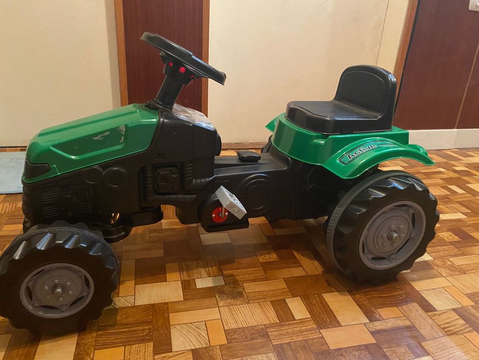 Детски трактор с педали