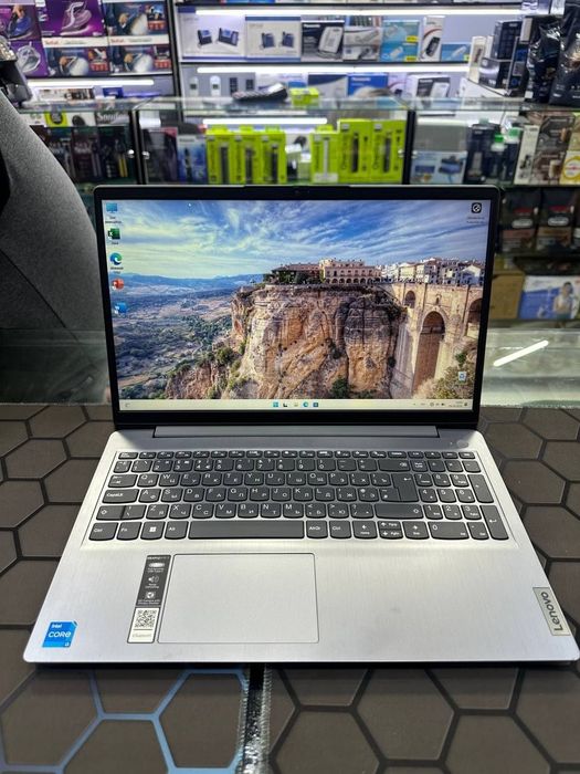 Lenovo IP3 / i3-1215U / 4GB / 256SSD / FHD / Ideal