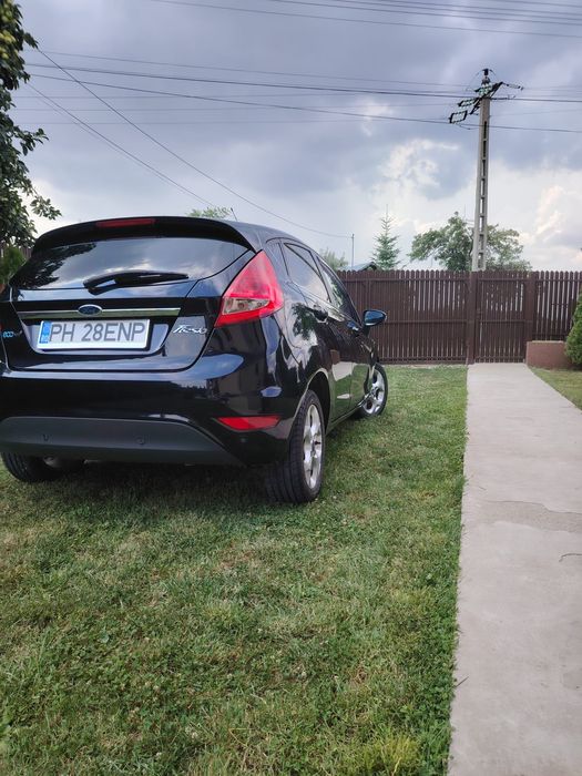 Vând Ford fiesta