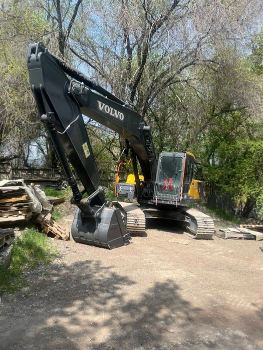 Экскаватор EC240 Volvo