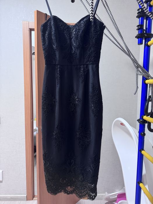 Вечернее платье на бретелях