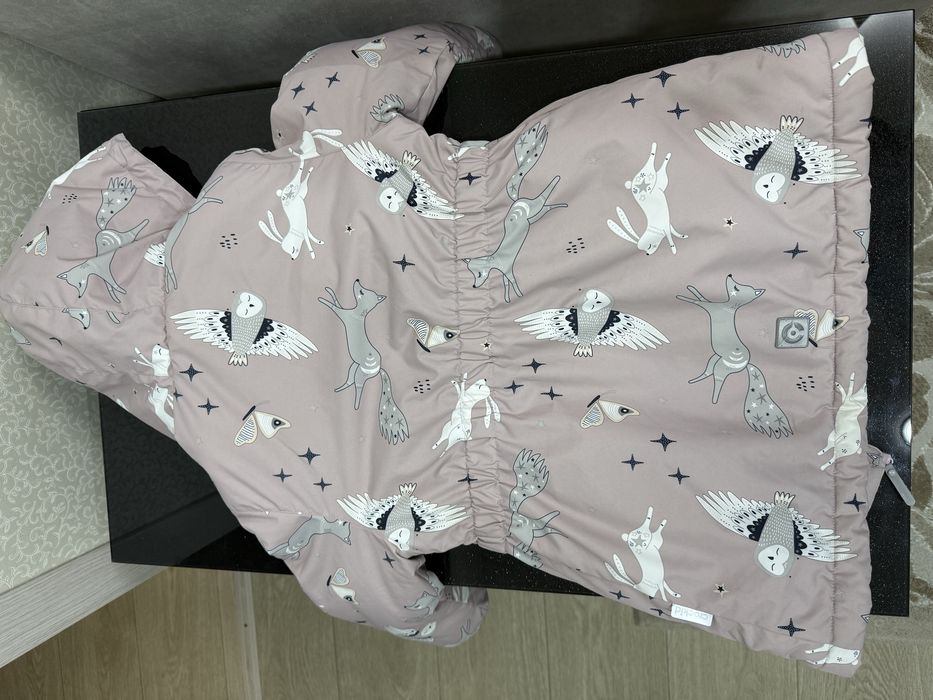 Продам демисезонную куртку на девочку