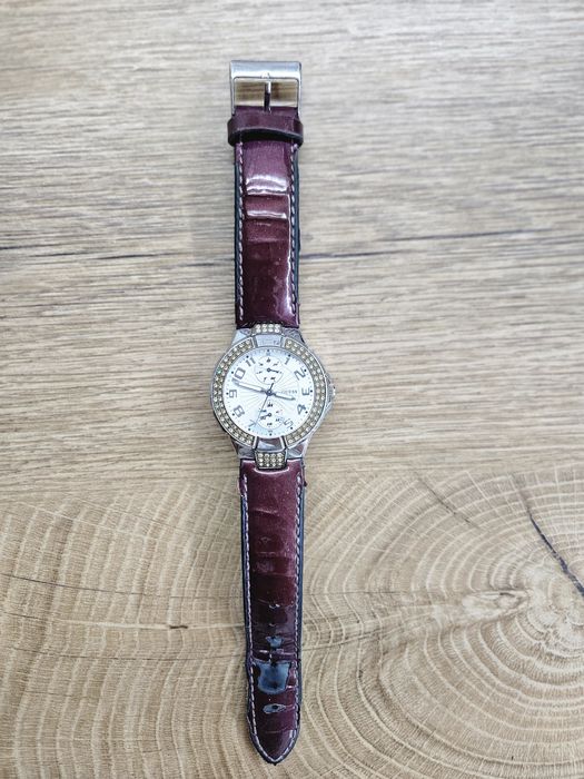 Ръчен часовник Guess