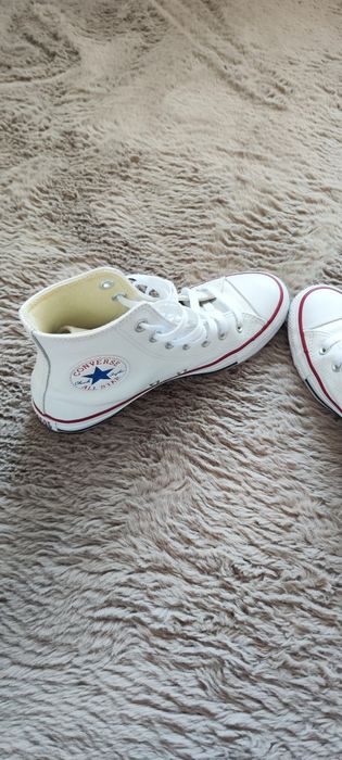 Vând tenesi înalți converse, mărimea 37