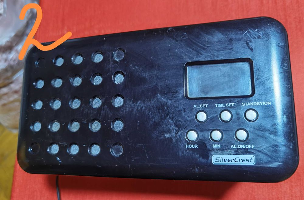 Продавам 2 броя радиа с щепсъл и батерии