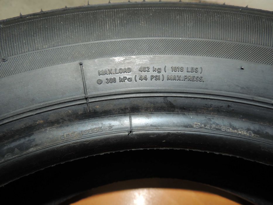 1 бр. гума BRIDGESTONE B-250 165/65 R15 81T.   Клещи за горивна тръба