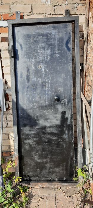 Продам дверь железную