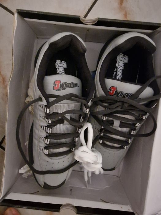 Vand Skechers 3 Wheelers , noi , la cutie , marimea 45!